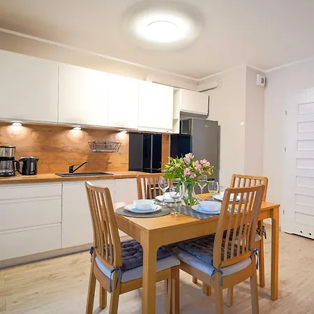 Astrid - Rodzinny 2pok Ap Blisko Morza Parking, Basen Z Sauna W Cenie Apartmán